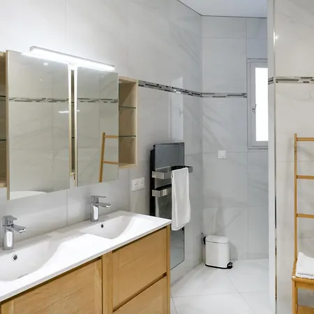 Maison Piscine Interieur * Bidart
